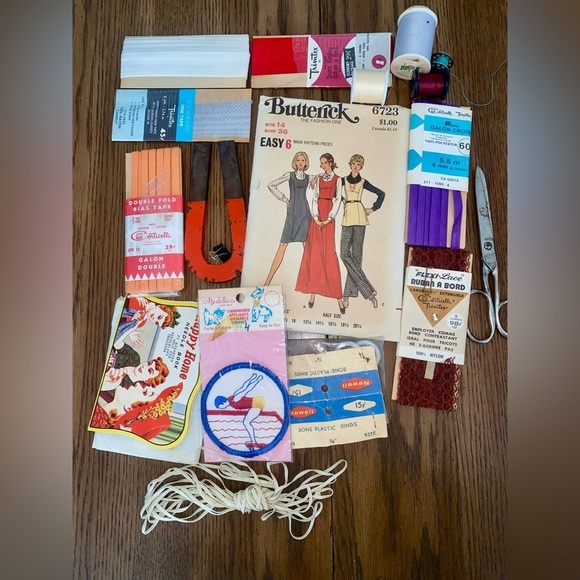 Floral Woven Home Accent Stool-Basket for sewing 🧵 Vintage (1960’s) - Picture 6 of 10